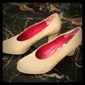 Charles Jourdan vintage suede tan size 8 pumps
